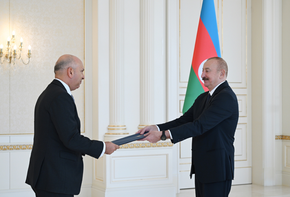 Prezident İlham Əliyev Misirin ölkəmizdə yeni təyin olunmuş səfirinin etimadnaməsini qəbul edib (FOTO)