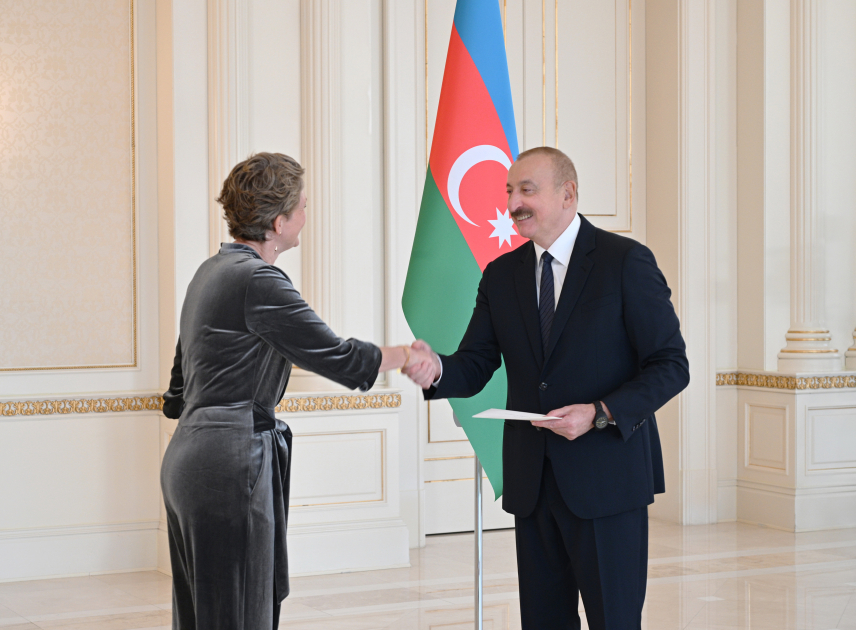 Prezident İlham Əliyev Niderlandın Azərbaycanda yeni təyin olunmuş səfirinin etimadnaməsini qəbul edib (FOTO)
