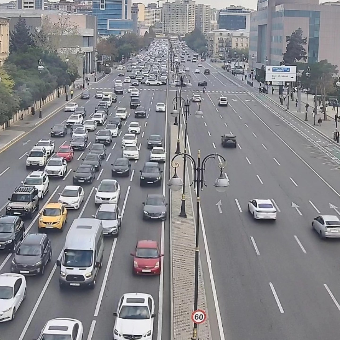 Sürücülərin NƏZƏRİNƏ: Bakıda bu yollarda sıxlıq var - SİYAHI (FOTO)