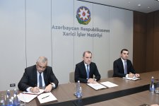 Ceyhun Bayramov İƏT Əmək Mərkəzinin baş direktoru ilə görüşüb (FOTO)