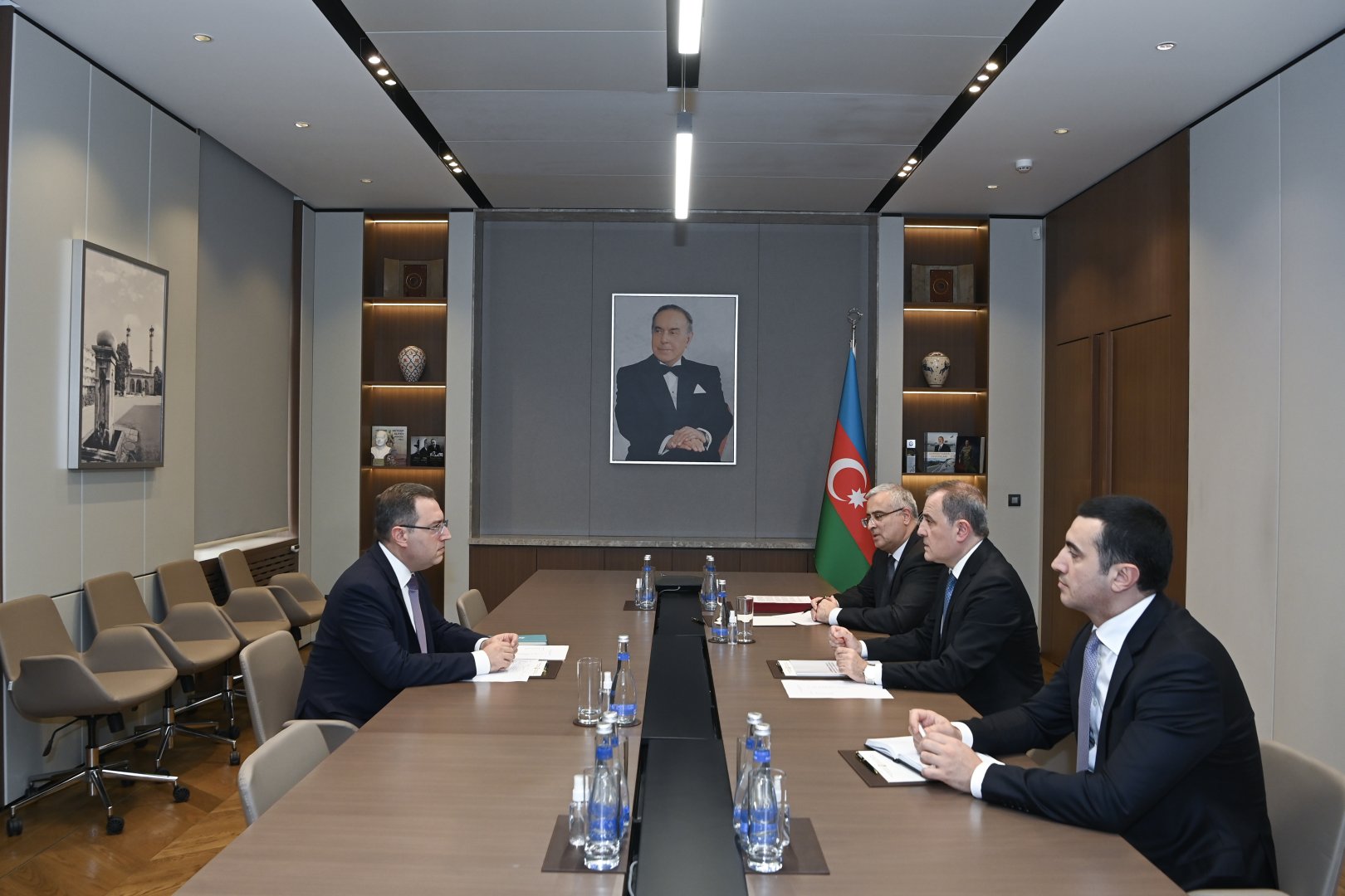 Ceyhun Bayramov İƏT Əmək Mərkəzinin baş direktoru ilə görüşüb (FOTO)
