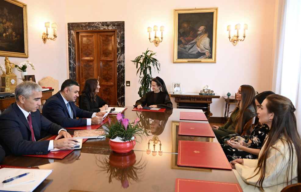 Birinci vitse-prezident Mehriban Əliyevanın Vatikan şəhər-dövlətinin qubernatorluğunun prezidenti ilə görüşü olub (FOTO/VİDEO)