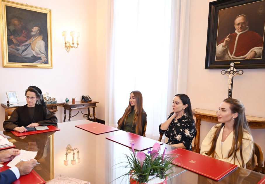 Birinci vitse-prezident Mehriban Əliyevanın Vatikan şəhər-dövlətinin qubernatorluğunun prezidenti ilə görüşü olub (FOTO/VİDEO)