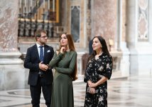 Birinci vitse-prezident Mehriban Əliyeva Vatikanda Müqəddəs Pyotr Bazilikasında görülmüş bərpa işləri ilə tanış olub (FOTO/VİDEO)