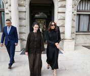 Birinci vitse-prezident Mehriban Əliyeva və ailə üzvləri Vatikan bağlarında ağacəkmə mərasimində iştirak ediblər (FOTO/VİDEO)