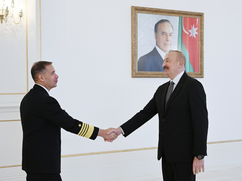 Prezident İlham Əliyev ABŞ Mərkəzi Komandanlığının komandanını qəbul edib (FOTO)