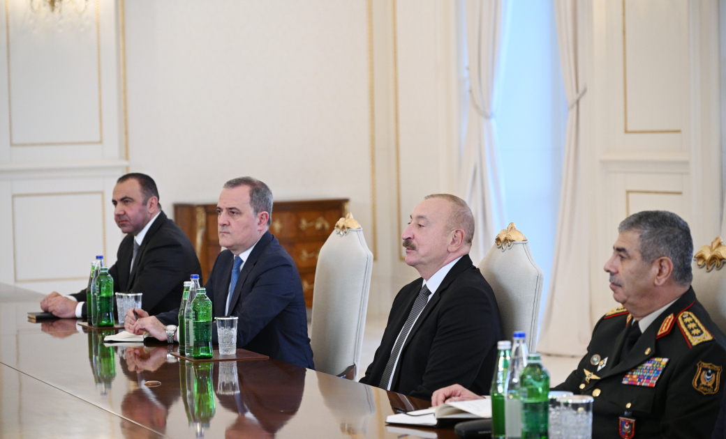 Prezident İlham Əliyev ABŞ Mərkəzi Komandanlığının komandanını qəbul edib (FOTO)