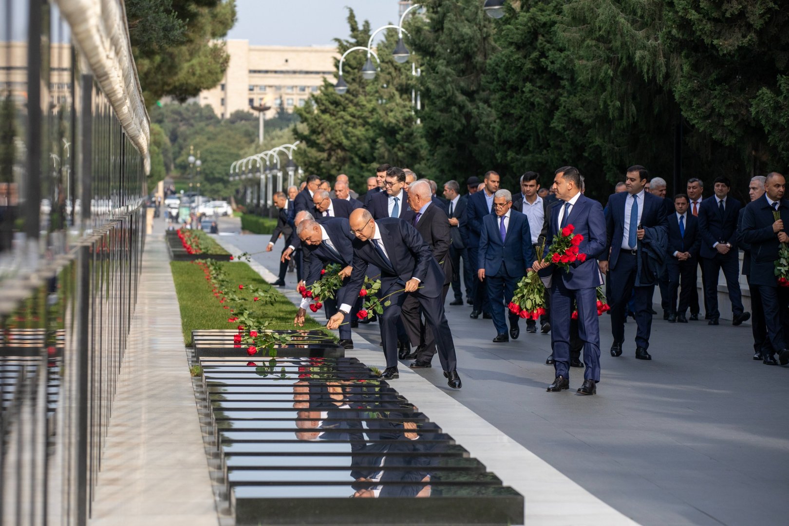 Energetiklər Fəxri xiyabanı və Şəhidlər xiyabanını ziyarət ediblər (FOTO)