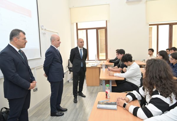 Emin Əmrullayev və Erol Özvar Türkiyə–Azərbaycan Universitetində tələbələrlə görüşüblər