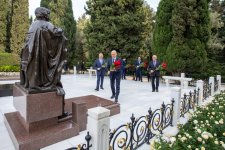 Energetiklər Fəxri xiyabanı və Şəhidlər xiyabanını ziyarət ediblər (FOTO)