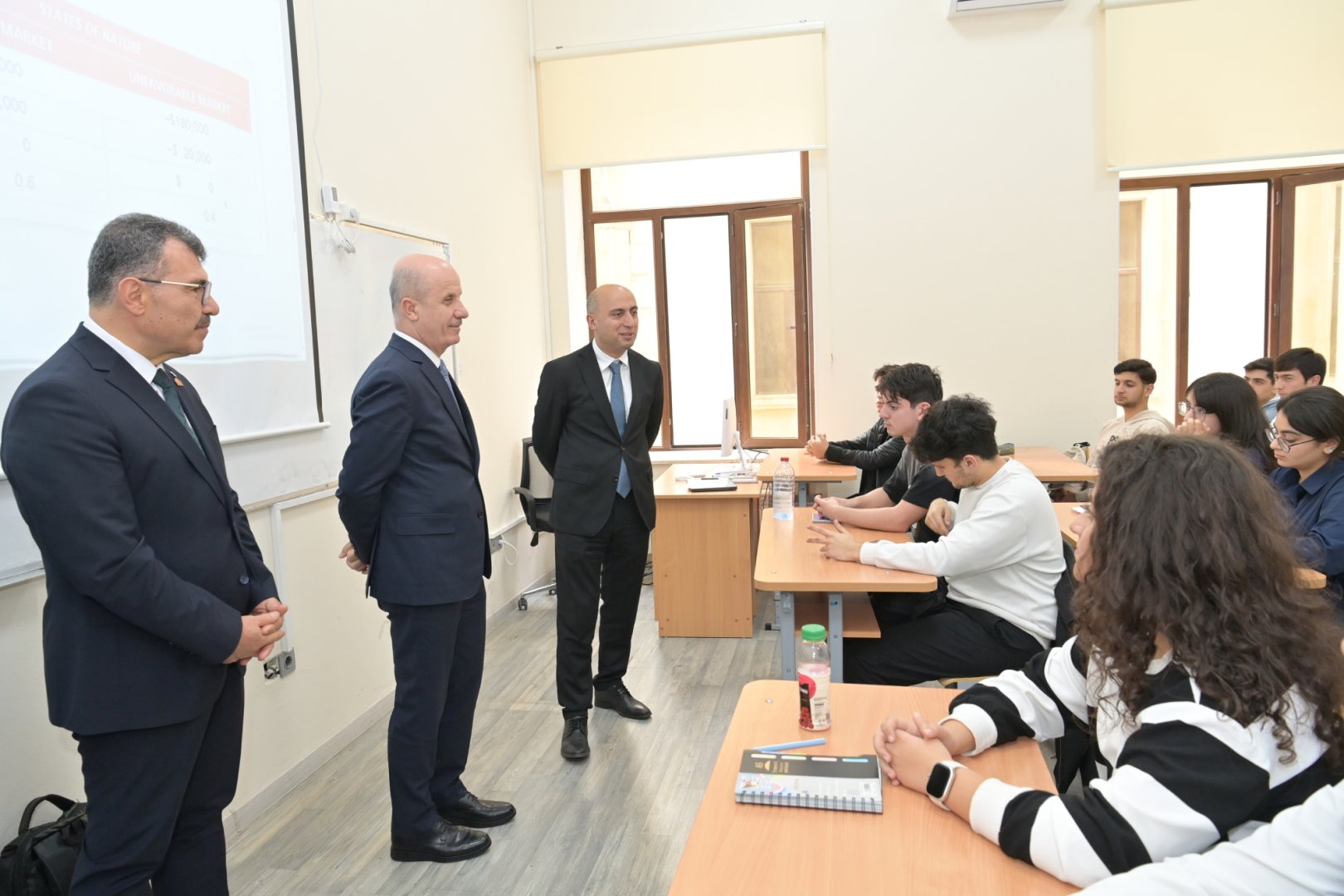 Türkiyə-Azərbaycan Universitetinin Himayəçilər Şurasının növbəti iclası keçirilib (FOTO)