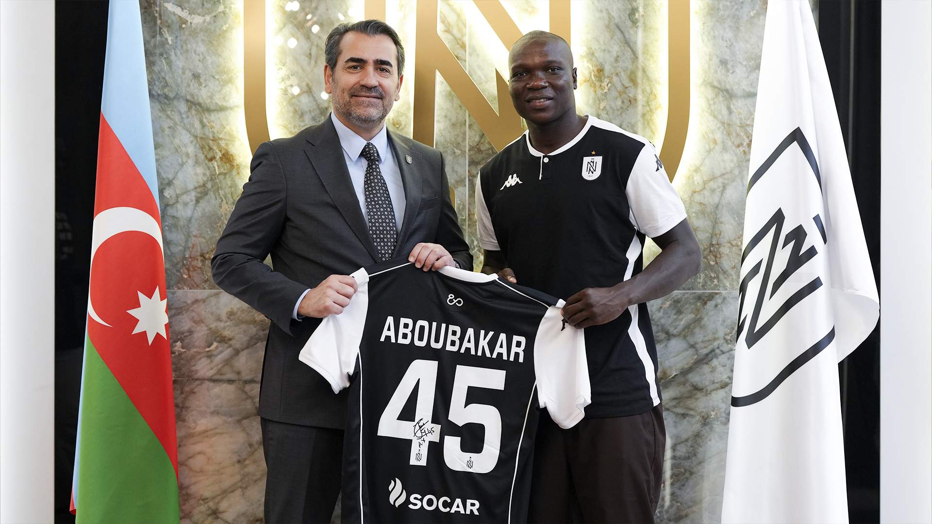 “Neftçi” Abubakarla müqavilə imzaladı