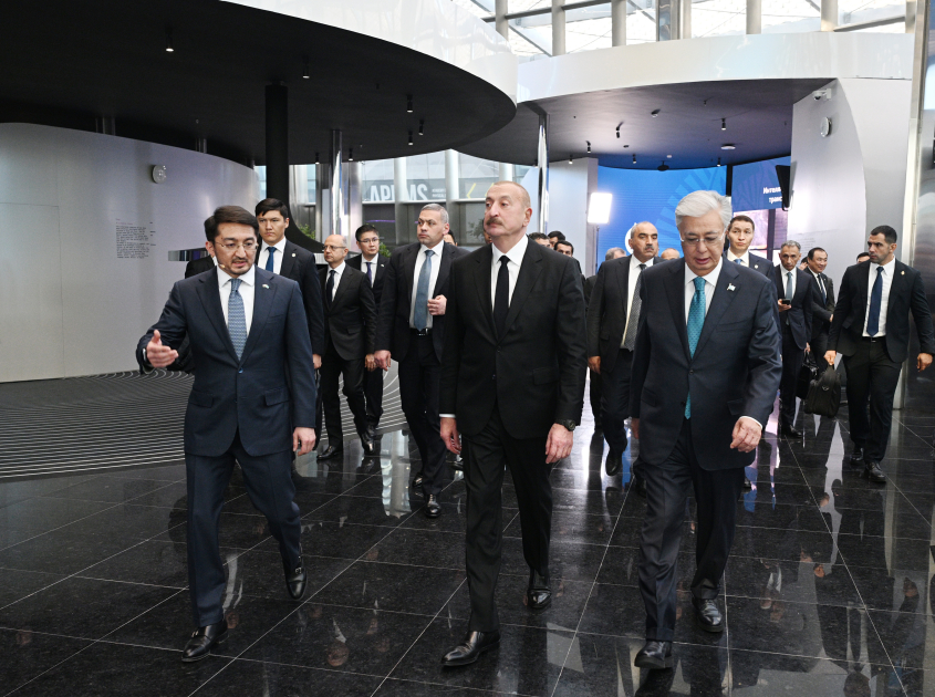 Prezident İlham Əliyev və Prezident Kasım-Jomart Tokayev Astanada “Alem.ai” Beynəlxalq Süni İntellekt Mərkəzində olublar (FOTO)