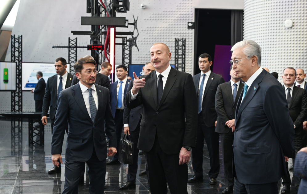 Prezident İlham Əliyev və Prezident Kasım-Jomart Tokayev Astanada “Alem.ai” Beynəlxalq Süni İntellekt Mərkəzində olublar (FOTO)