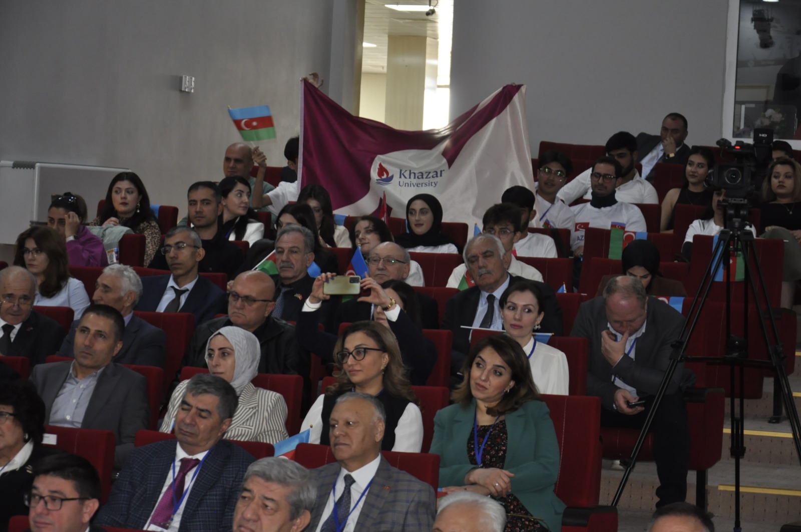 Qarsda Azərbaycan dili və ədəbiyyatı ilə bağlı elmi simpozium və “Bir millət, iki dövlət” adlı musiqi otağının açılışı olub (FOTO)
