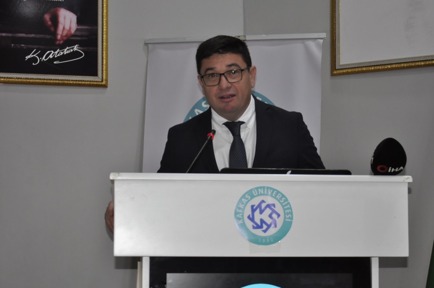 Qarsda Azərbaycan dili və ədəbiyyatı ilə bağlı elmi simpozium və “Bir millət, iki dövlət” adlı musiqi otağının açılışı olub (FOTO)