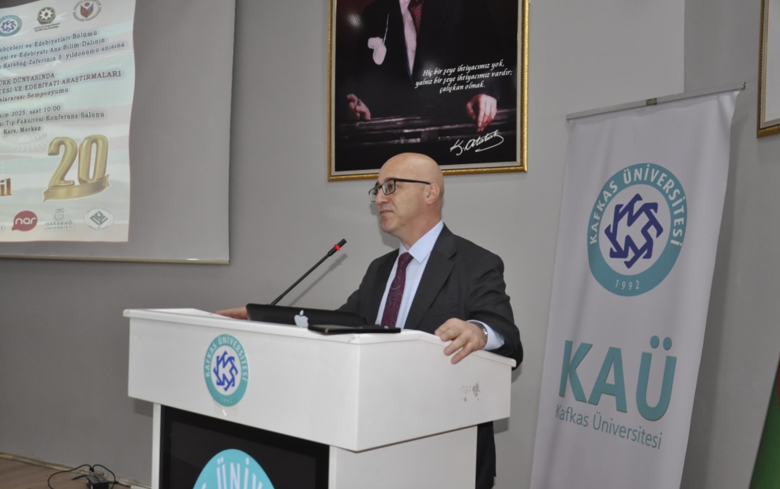 Qarsda Azərbaycan dili və ədəbiyyatı ilə bağlı elmi simpozium və “Bir millət, iki dövlət” adlı musiqi otağının açılışı olub (FOTO)