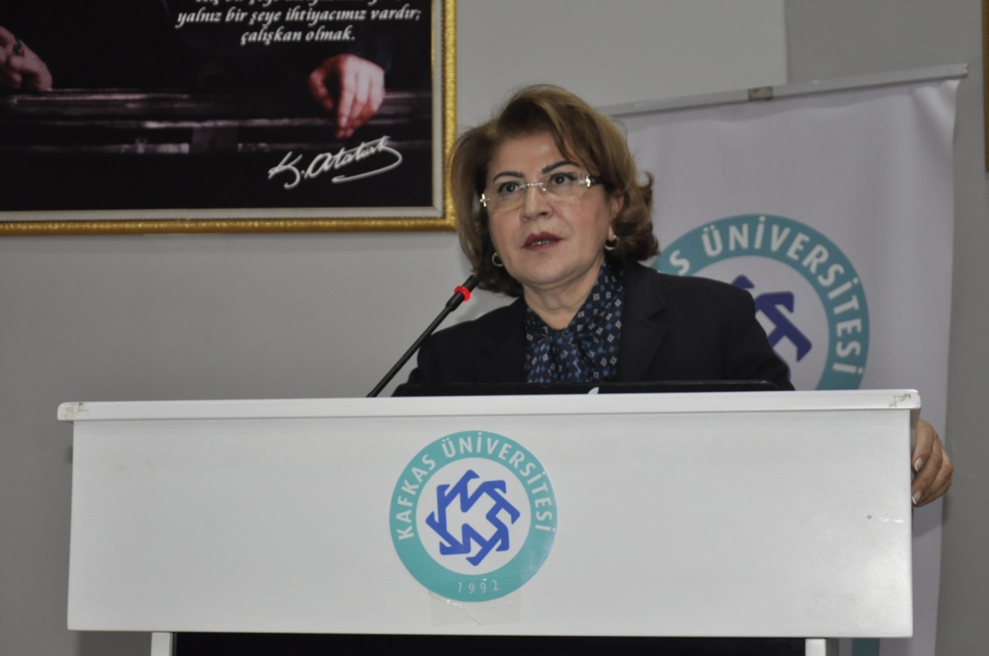 Qarsda Azərbaycan dili və ədəbiyyatı ilə bağlı elmi simpozium və “Bir millət, iki dövlət” adlı musiqi otağının açılışı olub (FOTO)