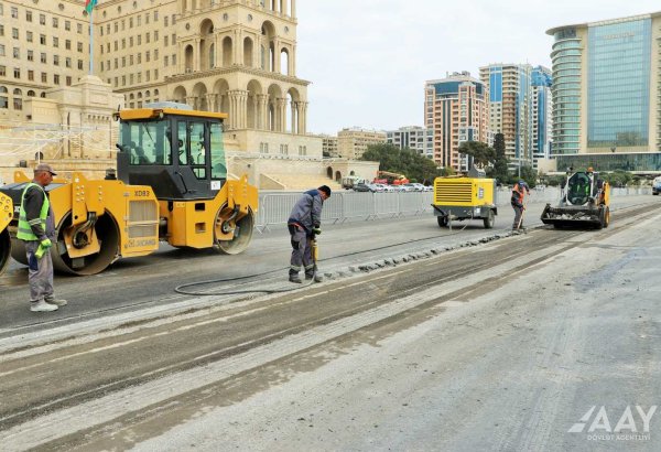 Neftçilər prospektinin bir hissəsində təmir işləri aparılır (FOTO)