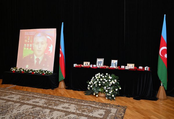 Vətən Müharibəsi Qəhrəmanı Şükür Həmidovun anım mərasimi keçirilib (FOTO)