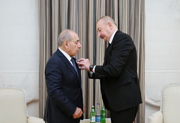 Prezident İlham Əliyev Yaqub Eyyubova “İstiqlal” ordenini təqdim edib (FOTO/VİDEO)