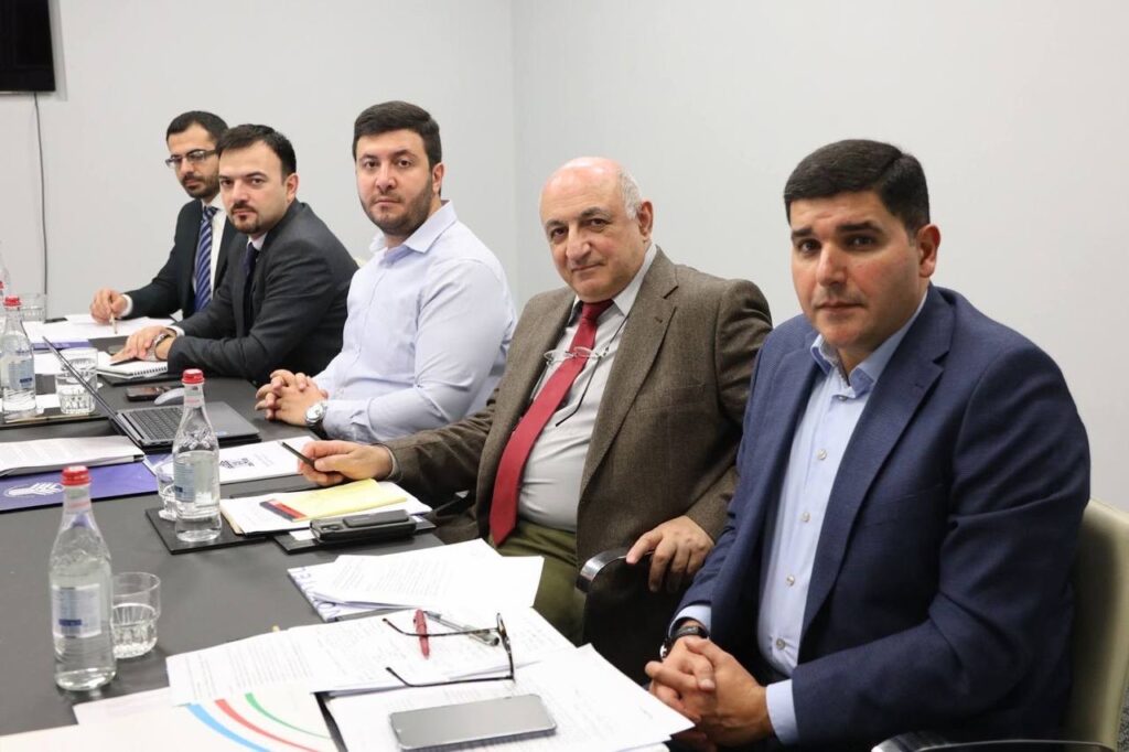 Azərbaycan və Ermənistan vətəndaş cəmiyyətləri nümayəndələrinin Yerevanda ikitərəfli dəyirmi masası baş tutub (FOTO)