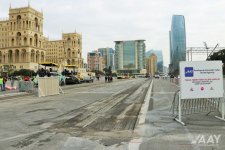 Neftçilər prospektinin bir hissəsində təmir işləri aparılır (FOTO)