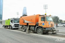 Neftçilər prospektinin bir hissəsində təmir işləri aparılır (FOTO)