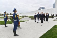 Estoniyanın xarici işlər naziri Zəfər parkını ziyarət edib (FOTO)