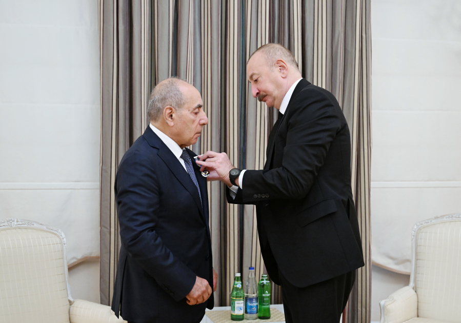 Prezident İlham Əliyev Yaqub Eyyubova “İstiqlal” ordenini təqdim edib (FOTO)