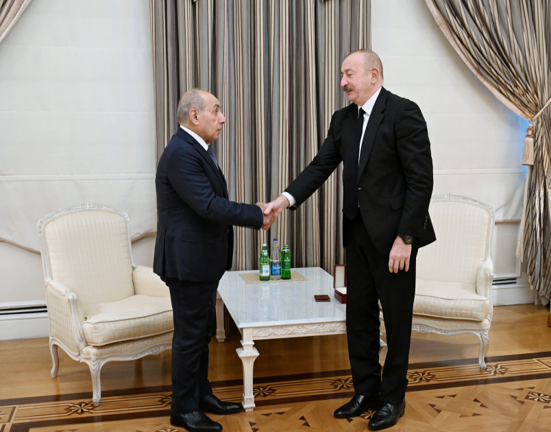 Prezident İlham Əliyev Yaqub Eyyubova “İstiqlal” ordenini təqdim edib (FOTO)