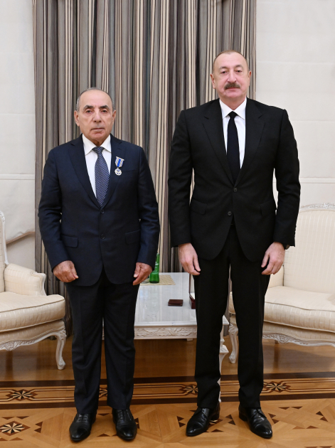 Prezident İlham Əliyev Yaqub Eyyubova “İstiqlal” ordenini təqdim edib (FOTO)
