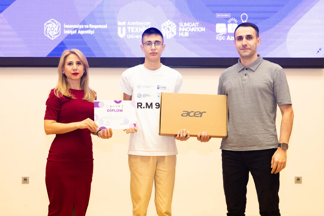 Məktəblilər arasında “R.M.90” proqramlaşdırma müsabiqəsi keçirilib (FOTO)