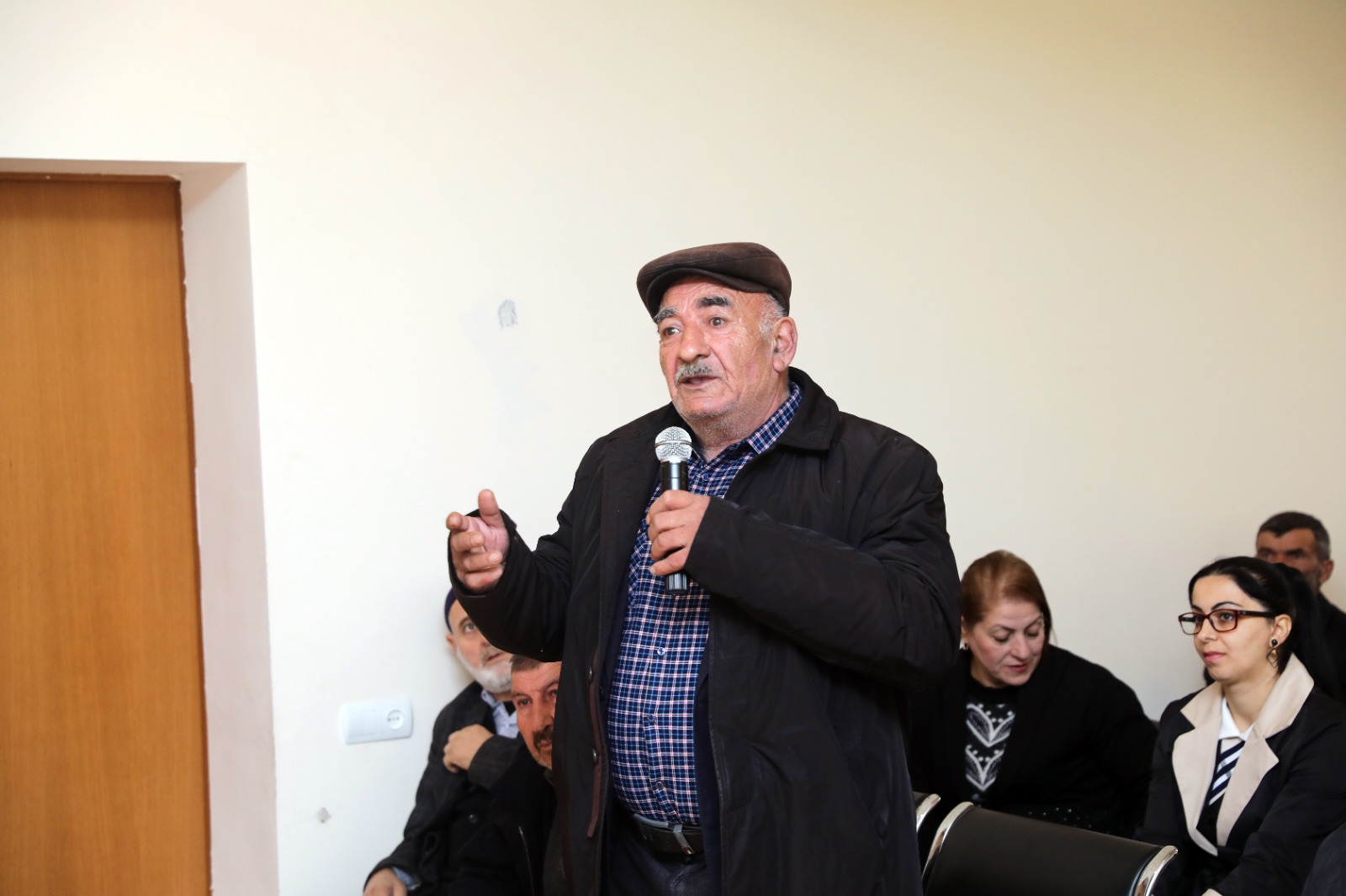 Xaçmazın Qıraqlı kəndində səyyar qəbul keçirilib (FOTO)