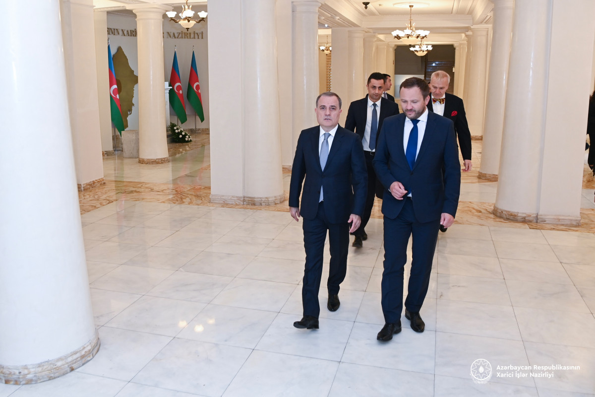 Azərbaycan və Estoniya XİN rəhbəri arasında təkbətək görüş başlayıb (YENİLƏNİB) (FOTO)