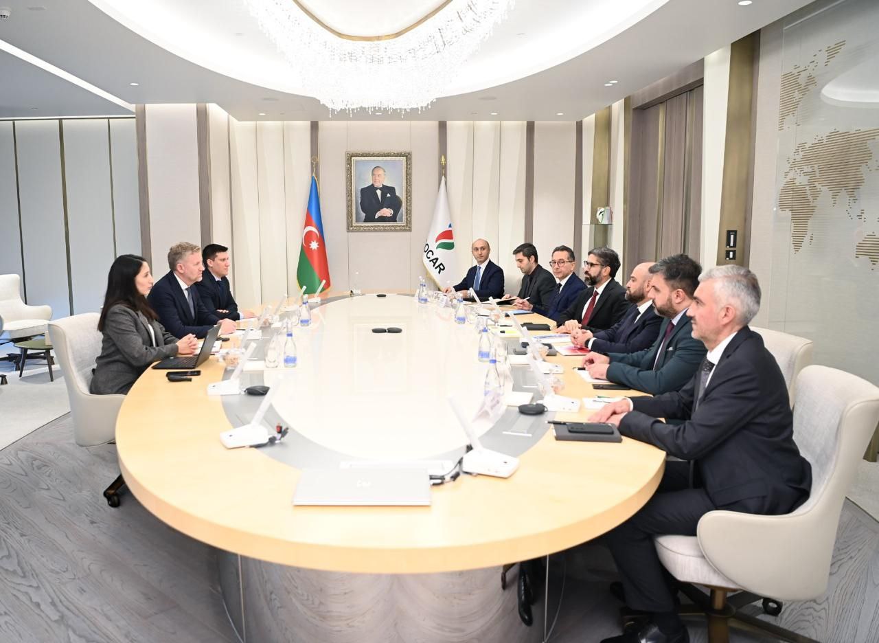 SOCAR və ABB enerji keçidini müzakirə edib