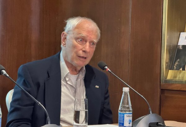 Amerikalı səyyah Qarabağ Universitetinin tələbələrini yüksək qiymətləndirib