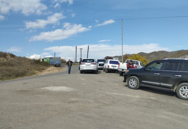 Növbəti köç karvanı Xocalının Seyidbəyli və Daşbulaq kəndlərinə çatıb: mənzillərin açarları təqdim edilib (FOTO) (YENİLƏNİB)