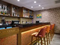 “Wyndham Garden Baku” hoteli bu gün 3 yaşını qeyd edir (FOTO)