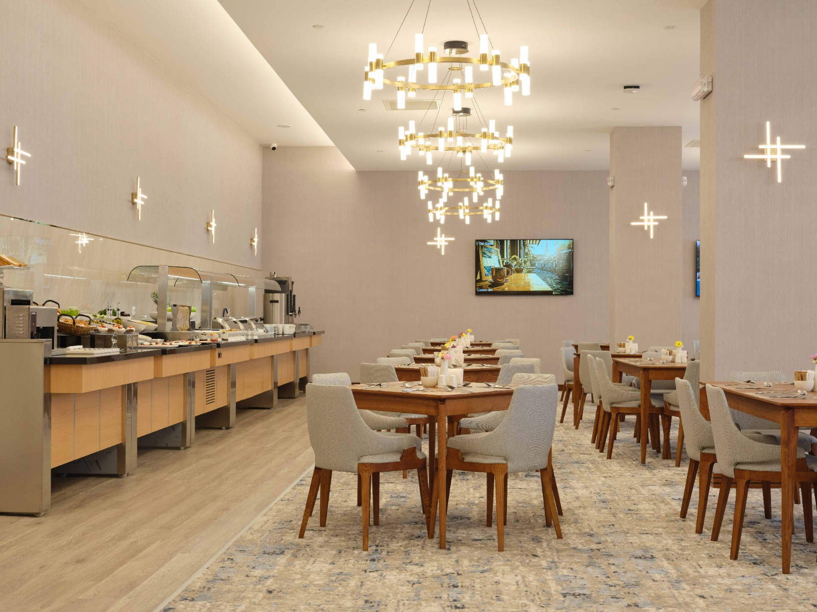 “Wyndham Garden Baku” hoteli bu gün 3 yaşını qeyd edir (FOTO)