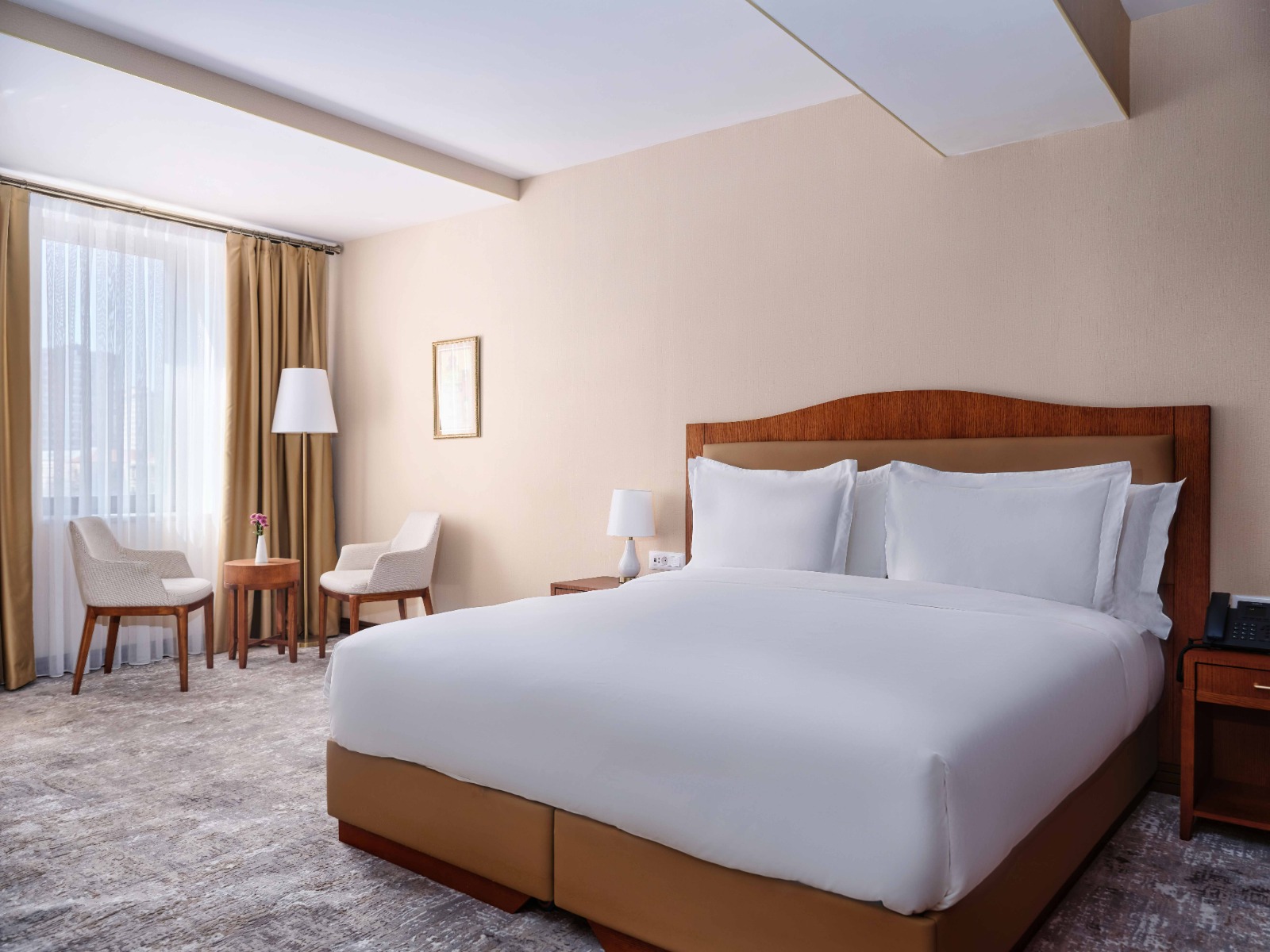 “Wyndham Garden Baku” hoteli bu gün 3 yaşını qeyd edir (FOTO)