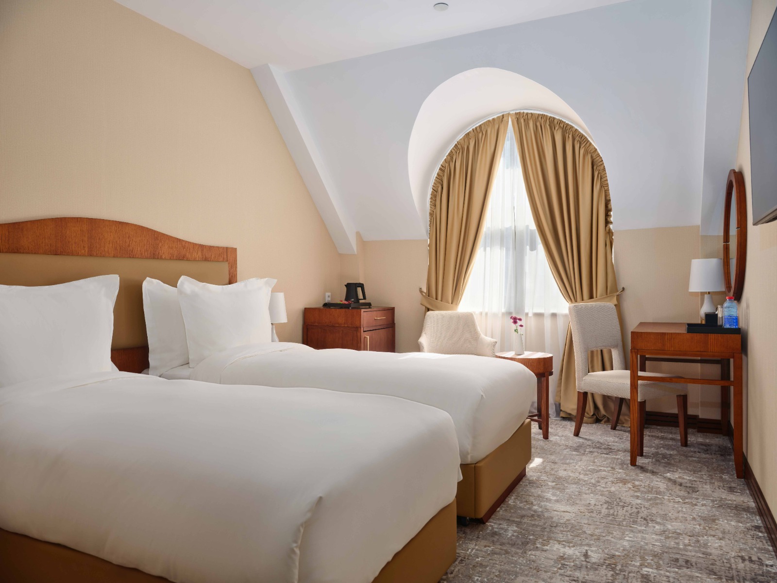 “Wyndham Garden Baku” hoteli bu gün 3 yaşını qeyd edir (FOTO)