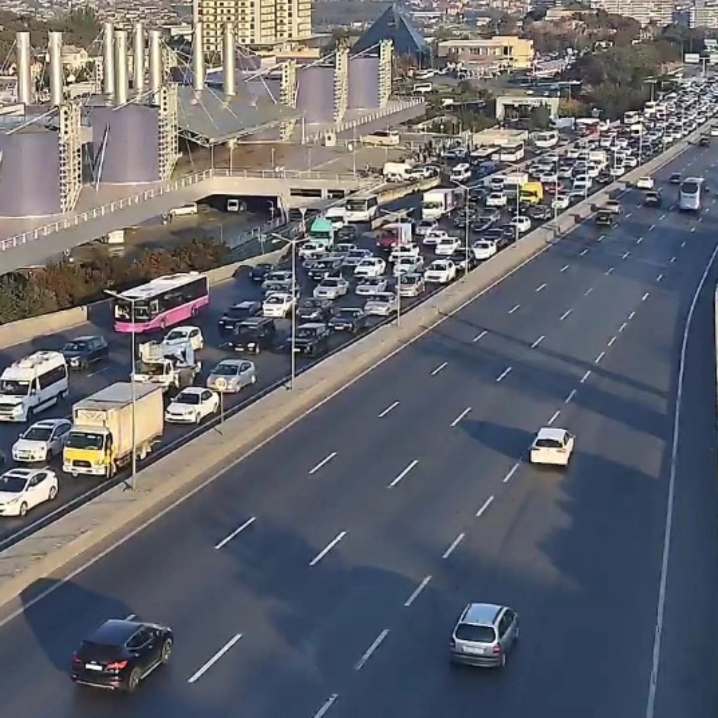 Sürücülərin NƏZƏRİNƏ: Paytaxtın bir sıra yollarında tıxac var - SİYAHI (FOTO)
