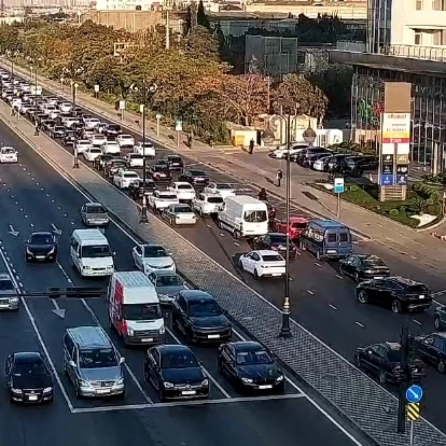 Sürücülərin NƏZƏRİNƏ: Paytaxtın bir sıra yollarında tıxac var - SİYAHI (FOTO)