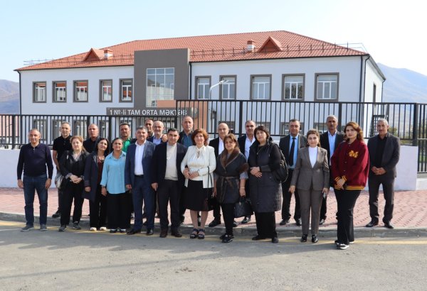 36 il sonra Xocalı məktəbinin məzunları bir araya gəliblər (FOTO)