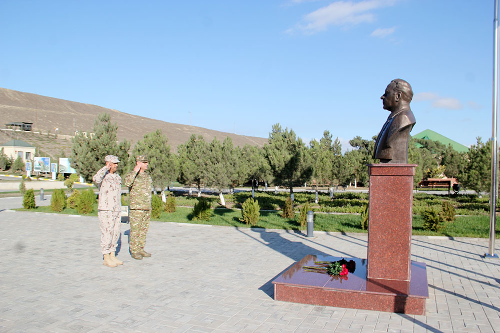 BƏƏ Xüsusi Əməliyyatlar Qüvvələrinin komandanı Azərbaycana səfər edib (FOTO)
