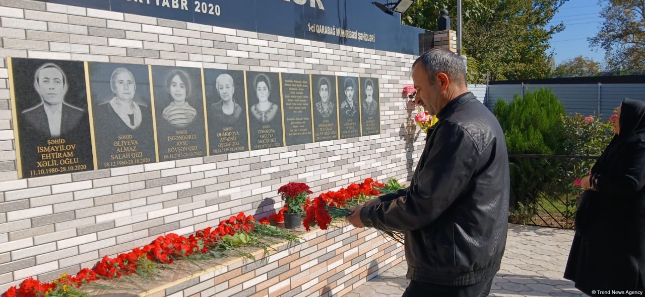 Bərdədə raket hücumu nəticəsində şəhid olan dinc sakinlərin anım günü qeyd edilib (FOTO)