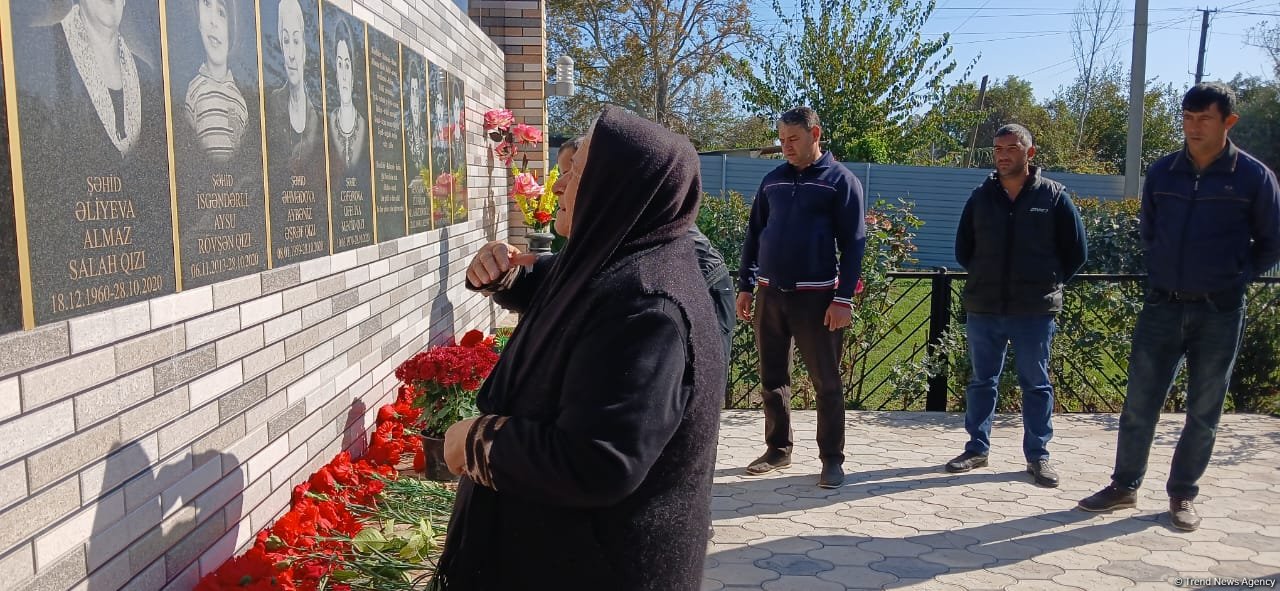 Bərdədə raket hücumu nəticəsində şəhid olan dinc sakinlərin anım günü qeyd edilib (FOTO)