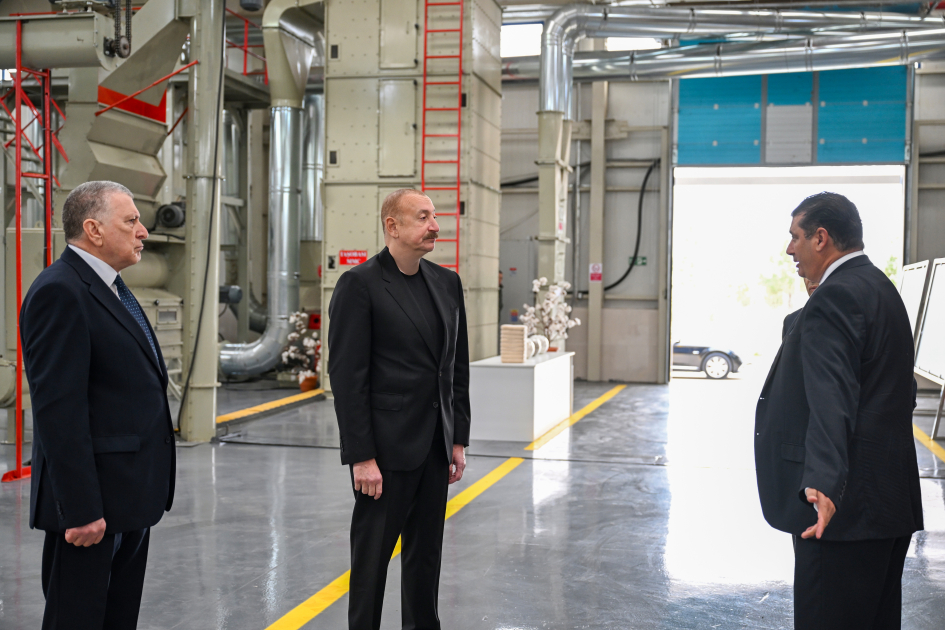 Prezident İlham Əliyev Sabirabadda pambıq emalı zavodunun fəaliyyəti ilə tanış olub (FOTO)