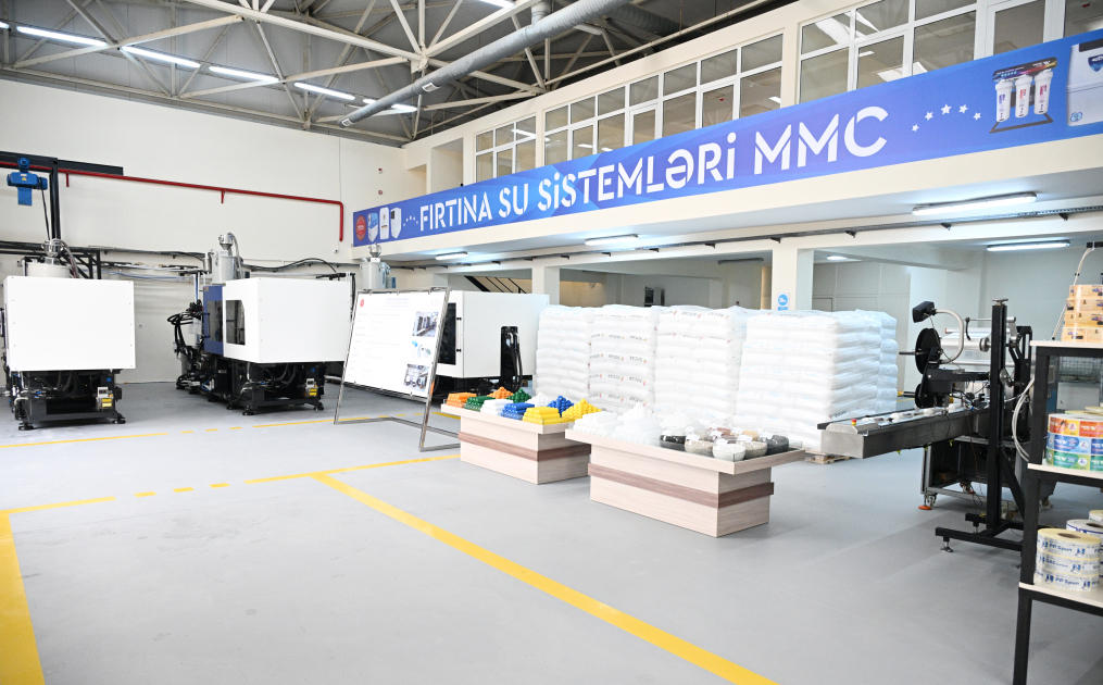 Prezident İlham Əliyev Sabirabadda su filtrlərinin istehsalı müəssisəsinin fəaliyyəti ilə tanış olub (FOTO)